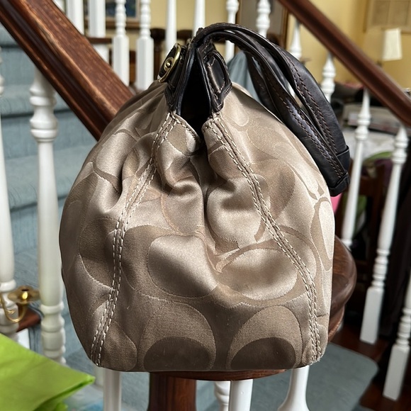 Coach Vintage Signature monogram, Gold Canvas brown leather trim Brass hardw - Picture 7 of 16